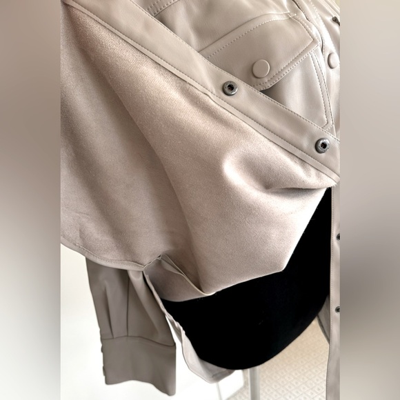 T Tahari
Faux Leather
Shirt Jacket - Picture 5 of 9